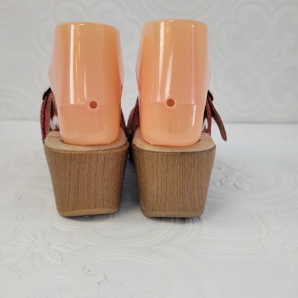 Dansko Sophie Womens Sandals Red Leather Buckle Strap Platform 38 7.5-8 US - Picture 4 of 15